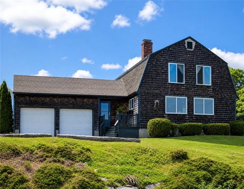 6 J H Dwyer Dr, Middletown, RI, 02842-4575 | Card Image