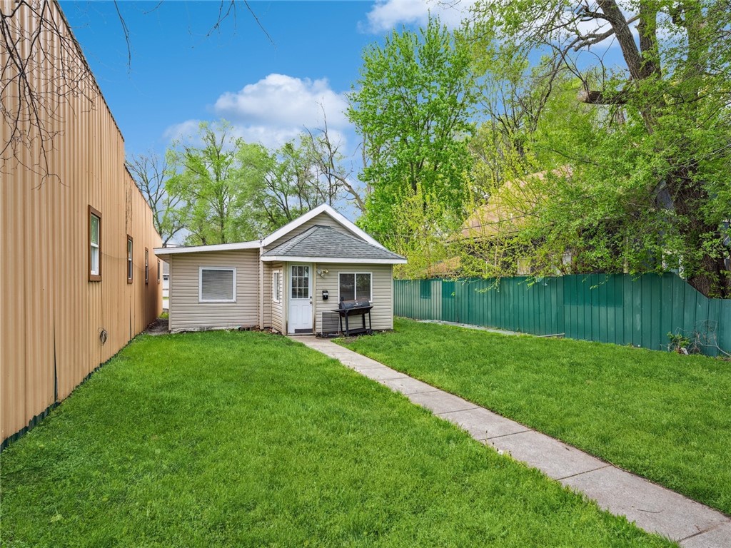 Grand Ave, Des Moines, IA 50317