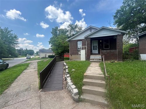 8519 Lowell St, Saint Louis, MO, 63147-2209 | Card Image