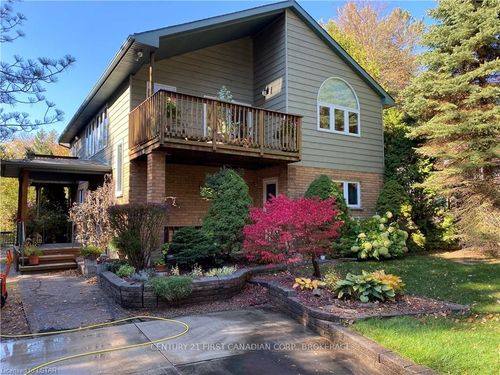 9945 Edward St, Port Franks, ON, N0M2L0 | Card Image