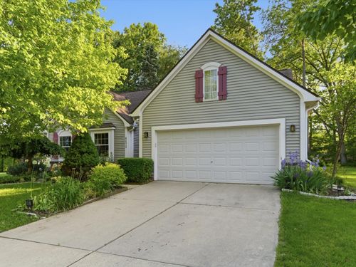8473 Parkridge Dr, Dexter, MI, 48130-9398 | Card Image