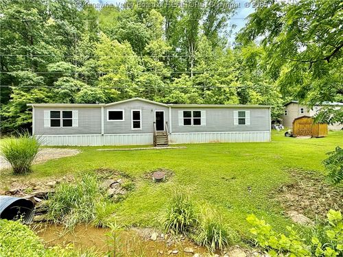 5773 Lynn Creek Rd, Huntington, WV, 25704-9733 | Card Image