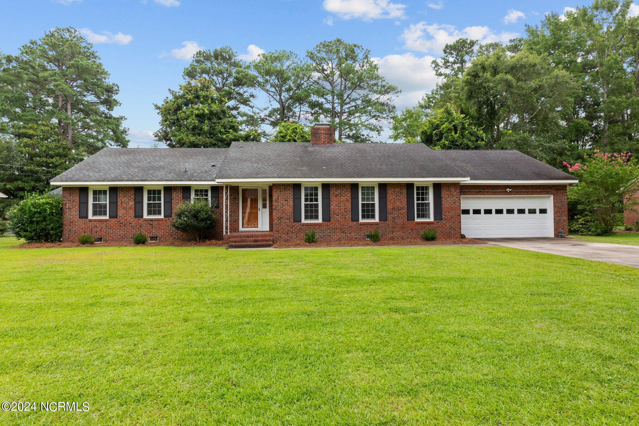 Dallas Dr, Kinston, NC 28504