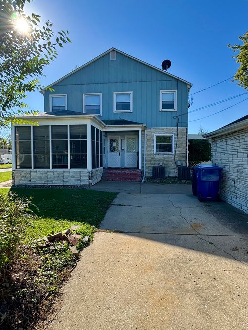 1023 1/2 53rd St, Moline, IL, 61265-2827 | Card Image