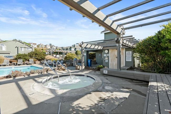 156 Treeview Dr, Townhouse with 2 bedrooms, 3 bathrooms and 2 parking in Daly City CA | Image 42
