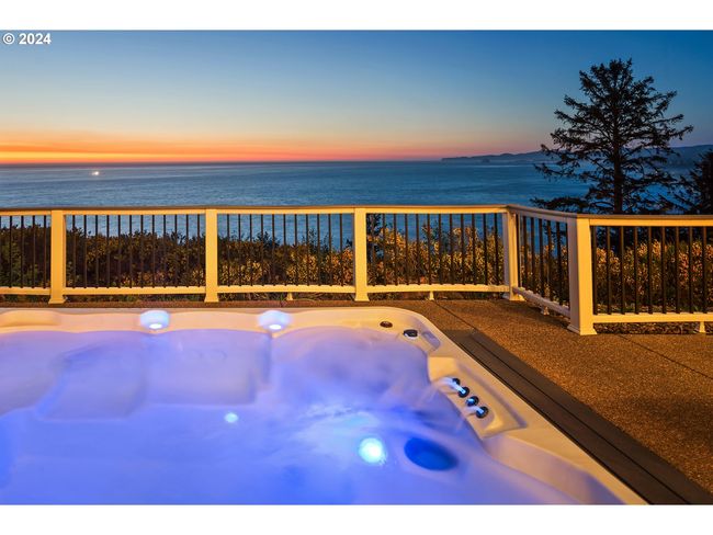 54150 S Beach Rd, House other with 6 bedrooms, 7 bathrooms and 2 parking in Neskowin OR | Image 5
