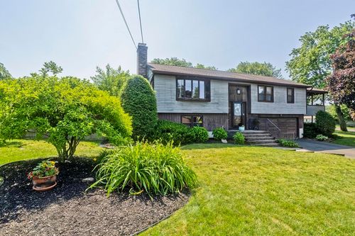 9 Dowds Ln, Chicopee, MA, 01020-2301 | Card Image