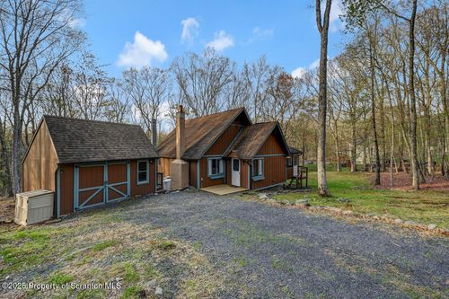 3222 Bluebird Dr, Bushkill, PA, 18324-7846 | Card Image