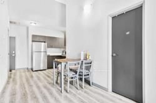 g111-275 Larch St, Waterloo, ON, N2L3R2 | Card Image