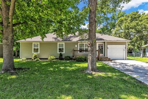 5702 Highland Ave, Kansas City, MO, 64118-5412 | Card Image