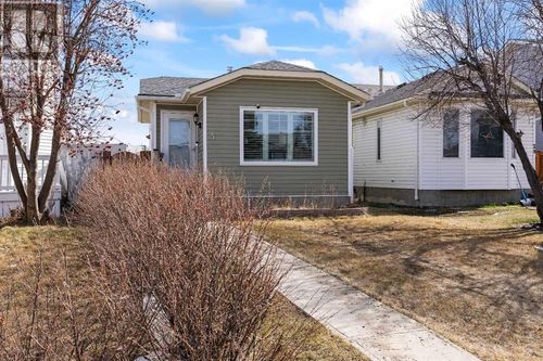 31 Martinridge Pl Ne, Calgary, AB, T3J3B8 | Card Image