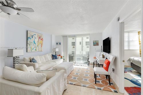 211-345 Ocean Dr, Miami Beach, FL, 33139-6915 | Card Image