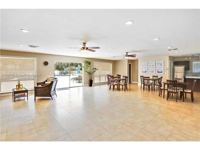303 - 300 Layne Blvd, Condo with 2 bedrooms, 2 bathrooms and null parking in Hallandale Beach FL | Image 12