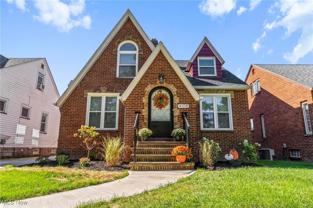 160th St, Cleveland, OH 44135