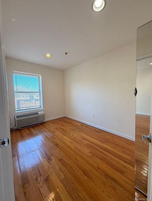 604-8265 116th Street, New York, NY, 11418 | Card Image