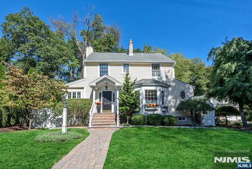 70 Saxonia Ave, Wyckoff, NJ, 07481-2717 | Card Image
