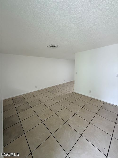 286-286-296 Lowell Ave, NORTH FORT MYERS, FL, 33917-4055 | Card Image