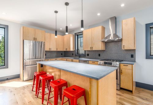 216 North St, Greenport, NY, 11944-1330 | Card Image