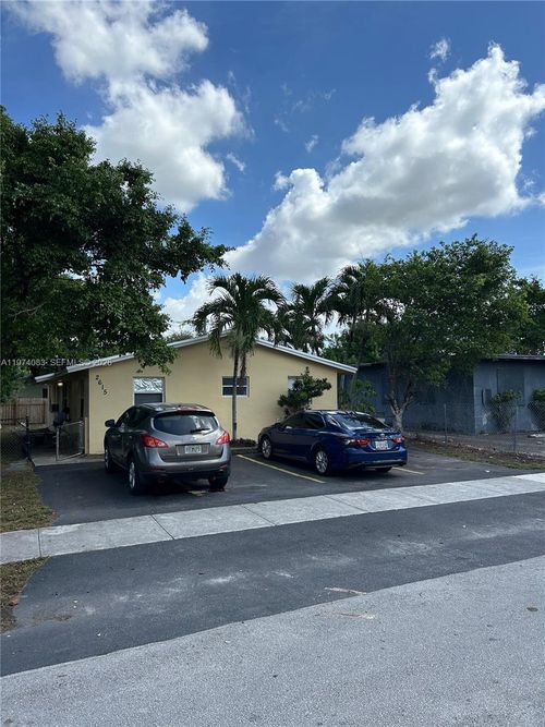 2-2615 Nw 13th Ct, Fort Lauderdale, FL, 33311-5213 | Card Image