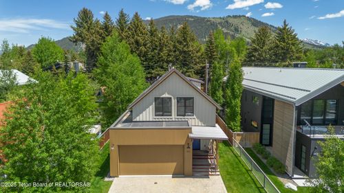 150 N Jean St, Jackson, WY, 83001-8527 | Card Image