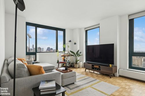 g27b-1 Irving Place, New York City, NY, 10003 | Card Image