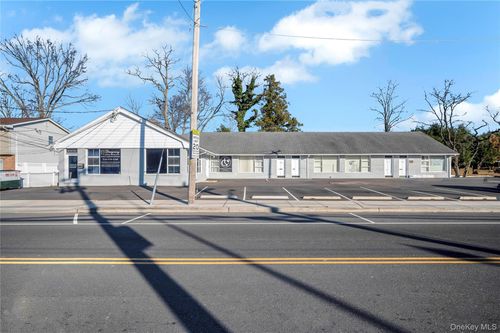 1695-1695 Merrick Ave, Merrick, NY, 11566-1628 | Card Image