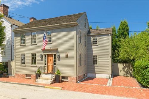 41 Elm St, Newport, RI, 02840-2430 | Card Image