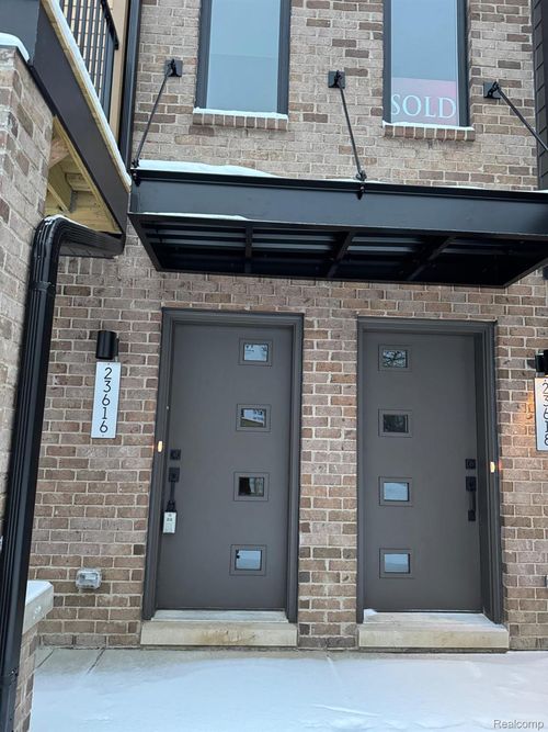 27-23616 Parkview Ln, Farmington Hills, MI, 48336-3019 | Card Image