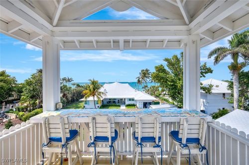 47 8th Ave S, NAPLES, FL, 34102-6837 | Card Image