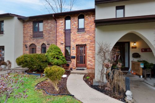 21-221 Millbank Dr, London, ON, N6C4V9 | Card Image