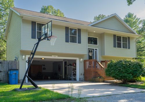 539 Bellevue St, Twin Lake, MI, 49457-8722 | Card Image