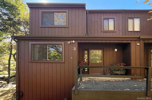 3 Laurel Ct, Highland Mills, NY, 10930-2804 | Card Image