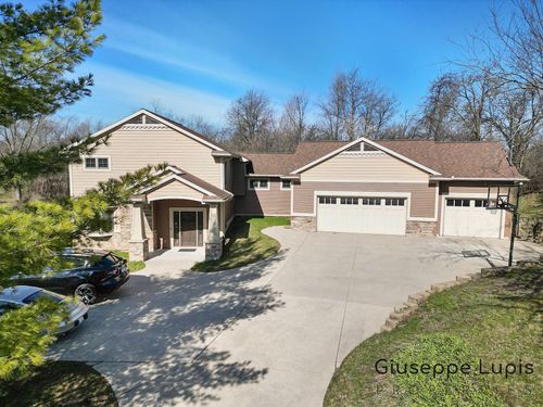 4899 8th Ave Sw, Grandville, MI, 49418-9640 | Card Image