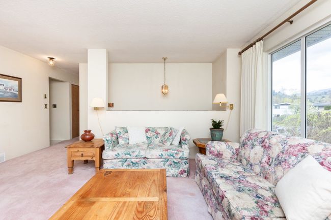 7647 Sharpe Street, House other with 3 bedrooms, 1 bathrooms and 3 parking in Mission BC | Image 8