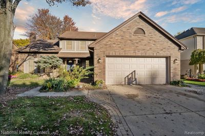 6232 Seminole Drive, Home with 5 bedrooms, 2 bathrooms and null parking in Troy MI | Image 1