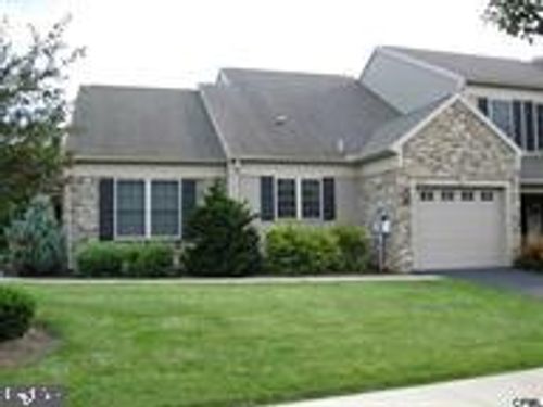 2066 Deer Run Dr, HUMMELSTOWN, PA, 17036-7084 | Card Image