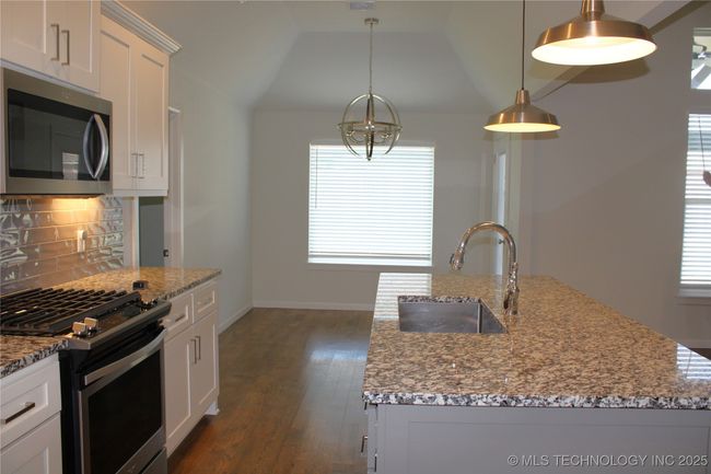 7906 Chestnut Ave, House other with 3 bedrooms, 2 bathrooms and null parking in Broken Arrow OK | Image 11