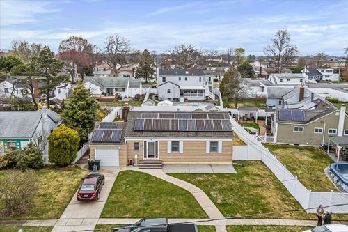 19 Parkside Ln, Babylon, NY, 11703-1917 | Card Image