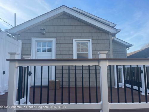 4 Riverview Pl, Sea Bright, NJ, 07760-2126 | Card Image