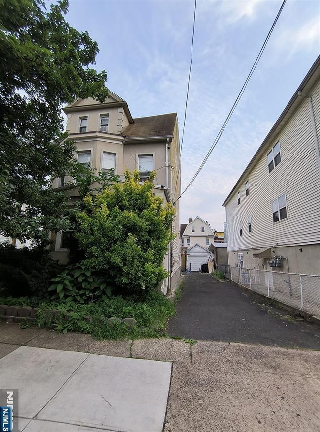139 - 137-139 76 Th St, Home with 7 bedrooms, 4 bathrooms and null parking in North Bergen NJ | Image 5