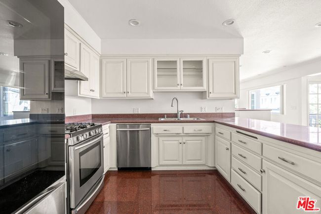 3962 Oakfield Dr, House other with 5 bedrooms, 5 bathrooms and 2 parking in Sherman Oaks CA | Image 11