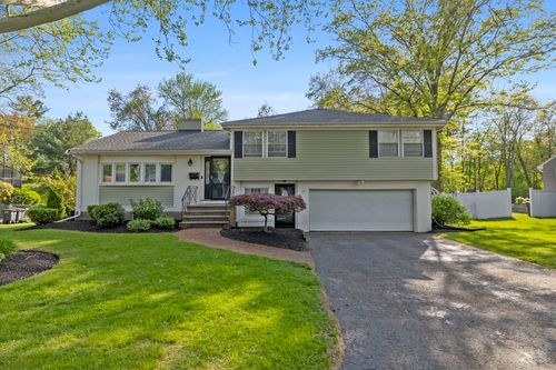 75 Perry Ave, Lynnfield, MA, 01940-1897 | Card Image