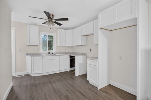 68 Uncas St, Warwick, RI, 02889-9525 | Card Image