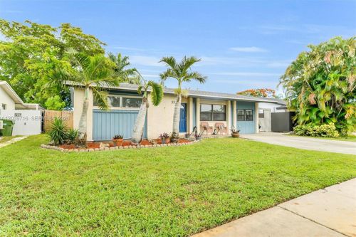 551 Nw 99th Way, Pembroke Pines, FL, 33024-6128 | Card Image