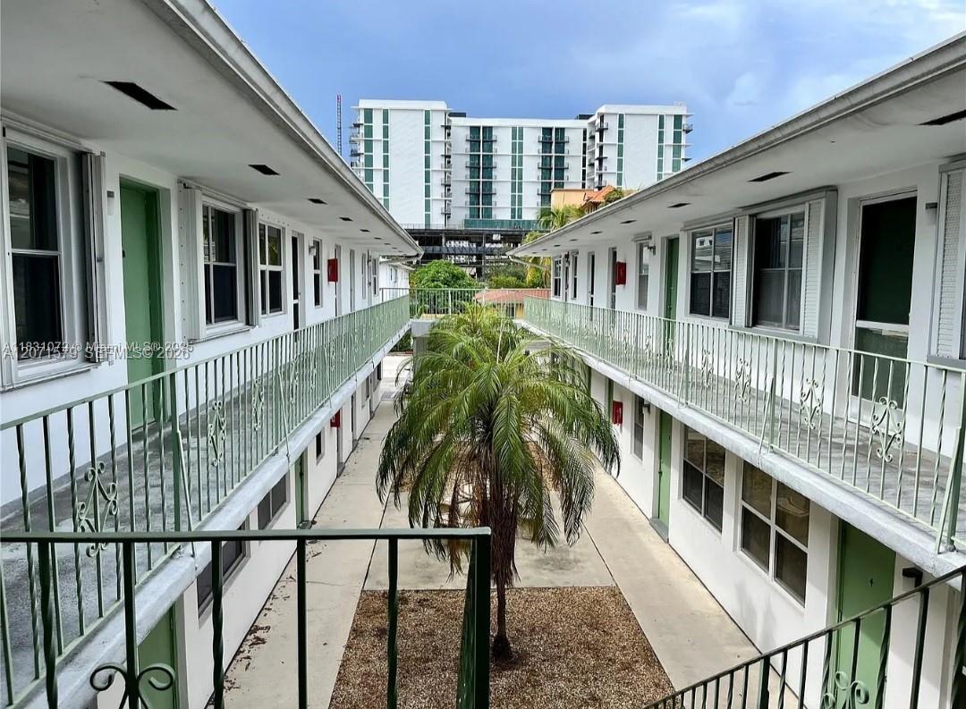 Residential Lease in Hollywood 5