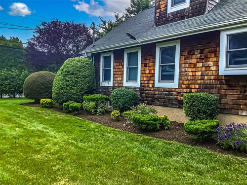 63 Union Ave, Center Moriches, NY, 11934-3331 | Card Image