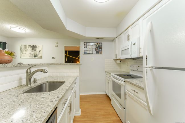 APT-3 - 9 Chase Oak Ct, Condo with 1 bedrooms, 1 bathrooms and 2 parking in Groton CT | Image 21