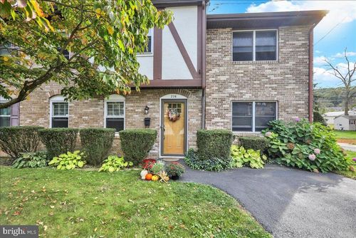 226 W Ruth Ave, ROBESONIA, PA, 19551-1422 | Card Image