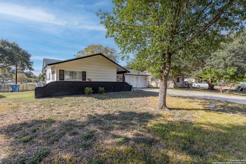 3411 Vinecrest Dr, Kirby, TX, 78219-1432 | Card Image