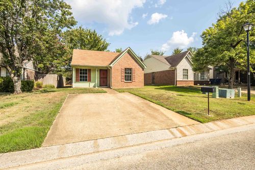 7132 Village Ln, Olive Branch, MS, 38654-2556 | Card Image